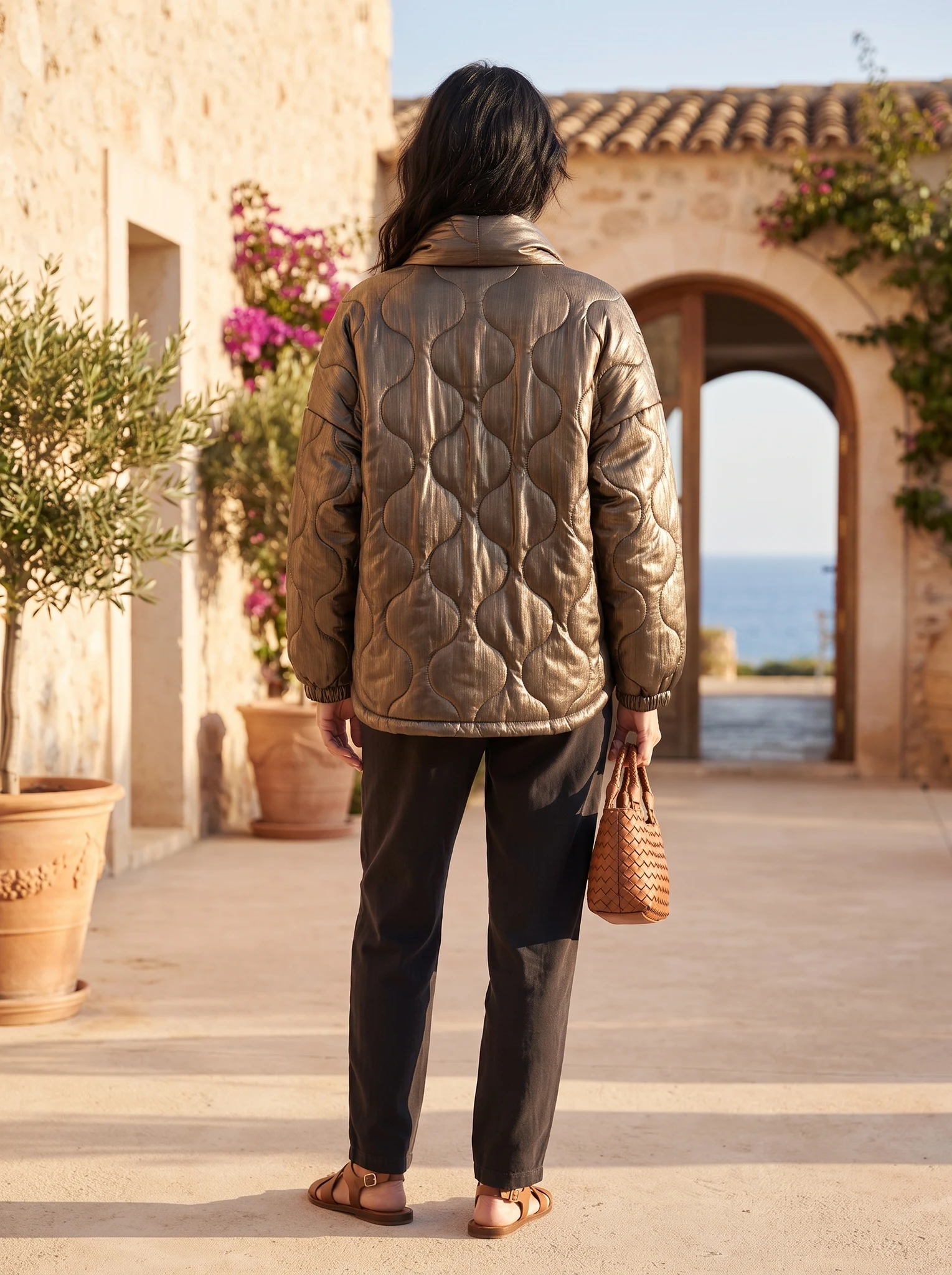 Campera Metalizada Bronce presentado en modelo (visualización digital)